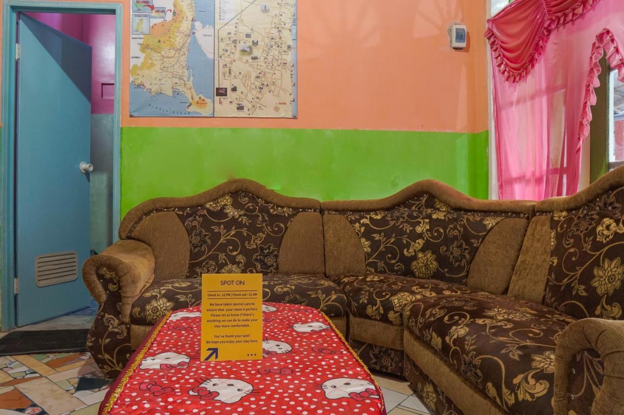 Gandrung Payungan Family Inn Баньюванги Экстерьер фото